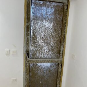 شركة دراما كلين لخدمات النظافة في مدينة نصر

1. مقدمة عن خدمات النظافة في مدينة نصر

تعد مدينة نصر من أكبر المناطق السكنية والتجارية في القاهرة، ولذلك يحتاج الكثير من السكان وأصحاب الشركات إلى خدمات نظافة احترافية. في هذا السياق تقدم شركة دراما كلين خدمات تنظيف متكاملة تناسب احتياجات المنازل والمكاتب. بالإضافة إلى ذلك تعتمد الشركة على فريق عمل مدرب وأدوات تنظيف حديثة لضمان أفضل النتائج.

2. أهمية الاستعانة بشركة نظافة متخصصة

يعاني الكثير من الأشخاص من ضيق الوقت وصعوبة القيام بأعمال التنظيف بشكل منتظم. لذلك يصبح الاعتماد على شركة نظافة متخصصة أمراً مهماً للحفاظ على نظافة المكان. علاوة على ذلك تمتلك الشركات المحترفة الخبرة اللازمة للتعامل مع جميع أنواع الأوساخ والبقع. وبالتالي يحصل العميل على نتائج أفضل في وقت أقل.

3. خدمات تنظيف المنازل في مدينة نصر

تقدم شركة دراما كلين خدمات تنظيف شاملة للمنازل في مدينة نصر. حيث تشمل الخدمة تنظيف الأرضيات، الحمامات، المطابخ، الزجاج، والأثاث. بالإضافة إلى ذلك يتم استخدام مواد تنظيف آمنة تحافظ على صحة أفراد الأسرة. كما يهتم فريق العمل بتنظيف جميع التفاصيل داخل المنزل.

4. تنظيف الشقق بعد التشطيب

بعد الانتهاء من أعمال التشطيب تكون الشقق غالباً مليئة بالأتربة وبقايا مواد البناء. لذلك توفر شركة دراما كلين خدمة تنظيف الشقق بعد التشطيب في مدينة نصر. من ناحية أخرى يستخدم فريق العمل معدات متخصصة تساعد على إزالة الأتربة وتنظيف الأرضيات والزجاج بشكل احترافي.

5. تنظيف المكاتب والشركات

بالإضافة إلى خدمات تنظيف المنازل تقدم الشركة خدمات تنظيف المكاتب والشركات في مدينة نصر. حيث يساعد تنظيف المكاتب بشكل دوري على توفير بيئة عمل صحية ومنظمة. علاوة على ذلك يعطي المكتب النظيف انطباعاً إيجابياً لدى العملاء والزوار.

6. تنظيف المفروشات والسجاد

توفر شركة دراما كلين خدمات تنظيف المفروشات والسجاد باستخدام أجهزة البخار الحديثة. هذه التقنية تساعد على إزالة البقع الصعبة والروائح الكريهة. بالإضافة إلى ذلك تعمل على القضاء على البكتيريا والجراثيم الموجودة داخل الأقمشة.

7. استخدام معدات وتقنيات حديثة

تعتمد الشركة على معدات تنظيف متطورة تساعد على تحقيق نتائج مميزة. على سبيل المثال يتم استخدام المكنسات الكهربائية القوية وأجهزة التنظيف بالبخار. وبالتالي يتم تنظيف المكان بشكل عميق مع الحفاظ على سلامة الأسطح والمفروشات.

8. مميزات اختيار شركة دراما كلين

عند التعامل مع شركة دراما كلين يحصل العميل على العديد من المميزات. أولاً توفر الشركة فريق عمل محترف ومدرب على أعلى مستوى. بالإضافة إلى ذلك تلتزم الشركة بالمواعيد وتقدم خدمات تنظيف عالية الجودة. كما تسعى دائماً إلى تحقيق رضا العملاء.

9. الخاتمة

في النهاية إذا كنت تبحث عن شركة نظافة في مدينة نصر تقدم خدمات تنظيف احترافية للمنازل والمكاتب فإن شركة دراما كلين تعتبر خياراً مناسباً. لذلك يمكنك الاعتماد على خبرة فريق العمل للحصول على مكان نظيف وصحي في أسرع وقت ممكن